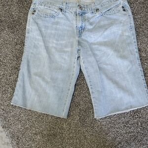 Old Navy Bermuda shorts .